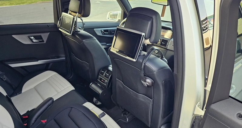 Mercedes-Benz GLK cena 67650 przebieg: 232000, rok produkcji 2009 z Krapkowice małe 137